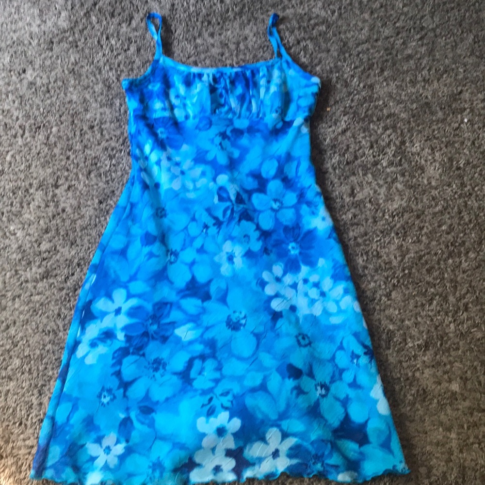 Flattering Blue flower dress women’s size 9